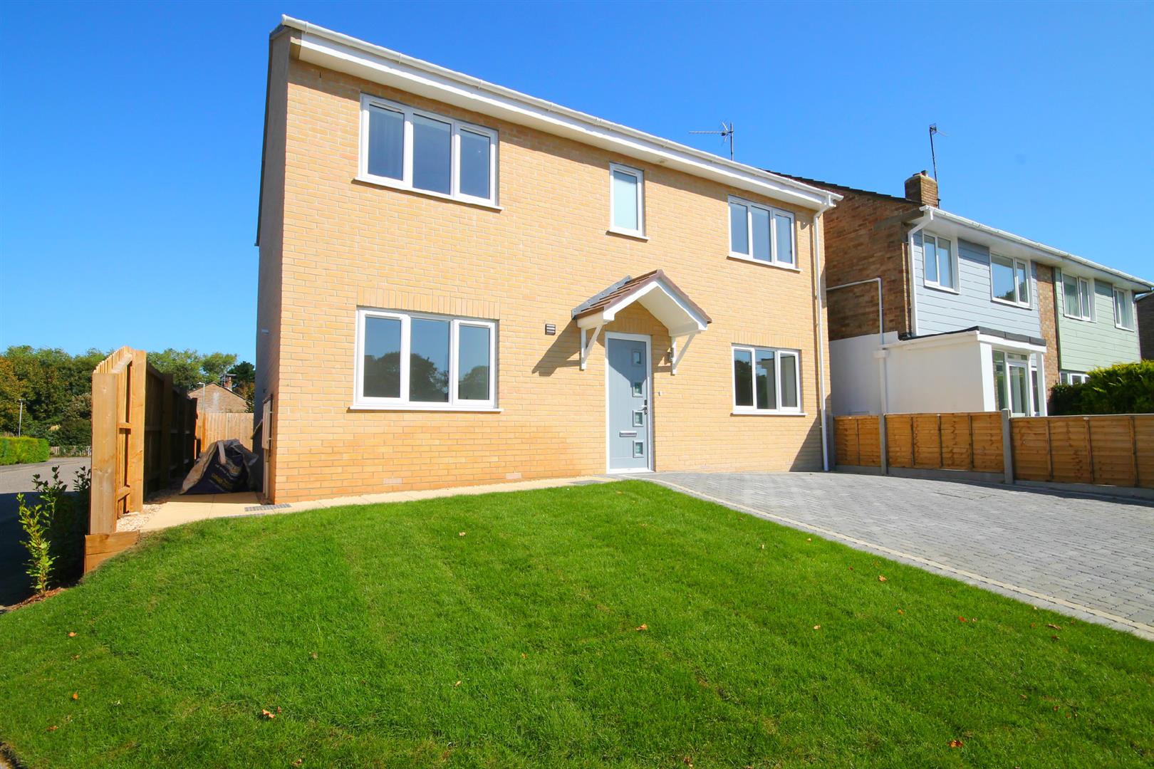 4 Bedroom House Bailey Crescent, Oakdale, Poole